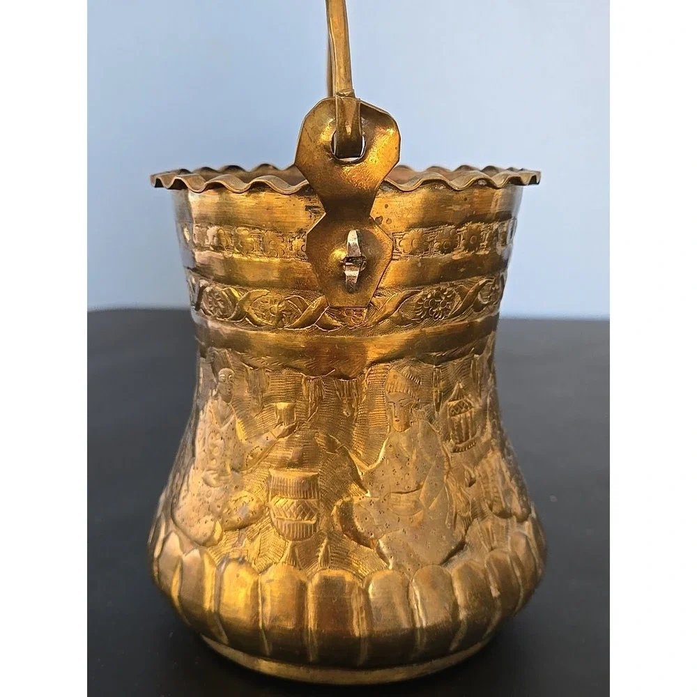 VINTAGE ANTIQUE LARGE‎ HAMMERED COPPER PERSIAN POT BUCKET Swing Handle
